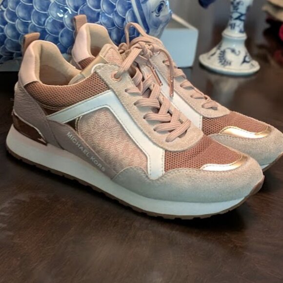 P10 MICHAEL KORS WILMA Trainer Sneakers - Picture 2 of 10